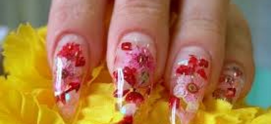 آموزش طراحی ناخن با گل خشک